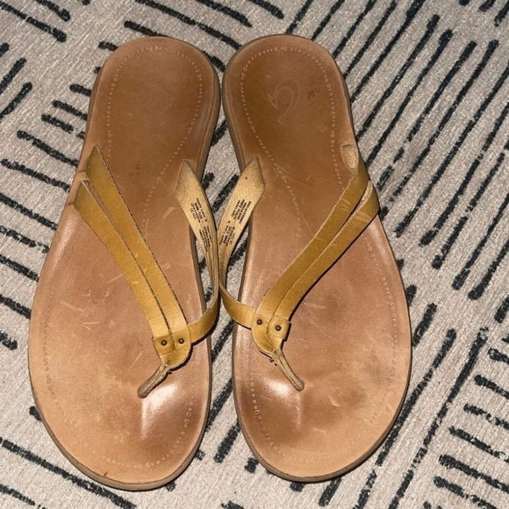 OluKai Kapehe Luana Tan Leather Sandals size 9 women